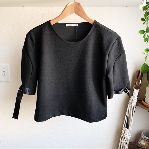 Zara Tops - Zara buckle sleeve top